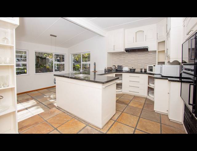 4 BEDROOM HOUSE FOR SALE IN BEACON BAY